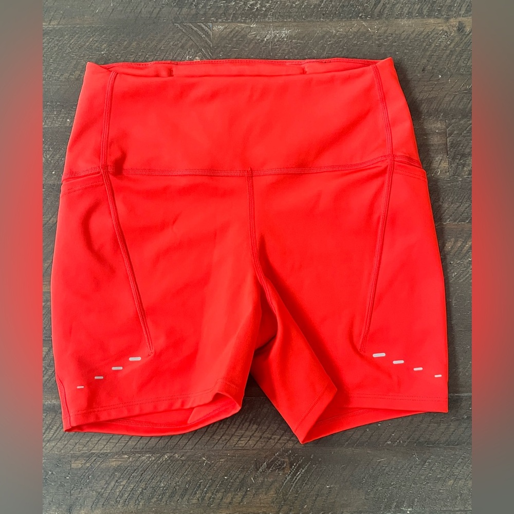 Nike Swift Women's High-Waisted 4" Tight Running Shorts W Pockets size Small - Picture 2 of 8